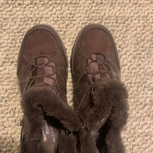 Women’s sketcherfur boots brown 6.5